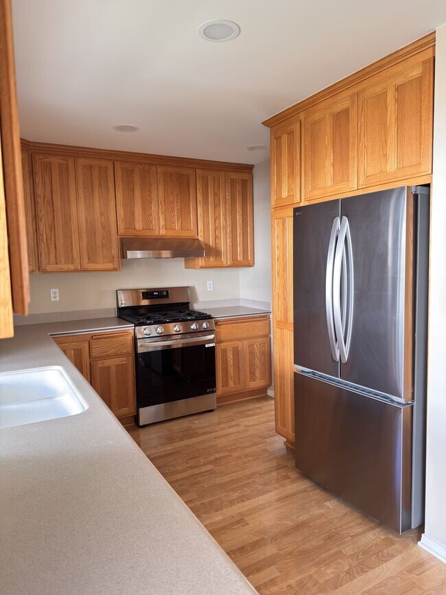 Building Photo - Updated 3-Bed Home with Oversized Garage & Huge Driveway