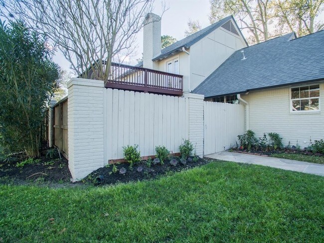 Building Photo - 10602 Riverview Dr