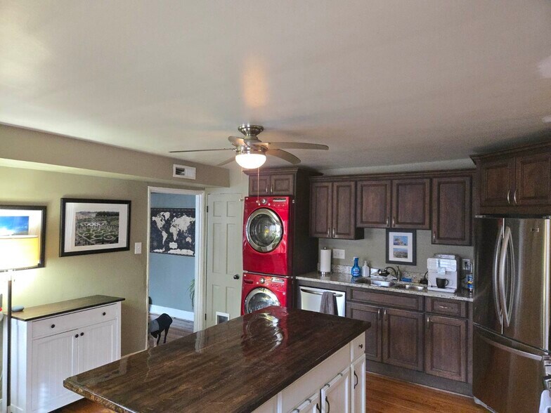 Large Capacity Washer/Dryer - 2200 E Broad St