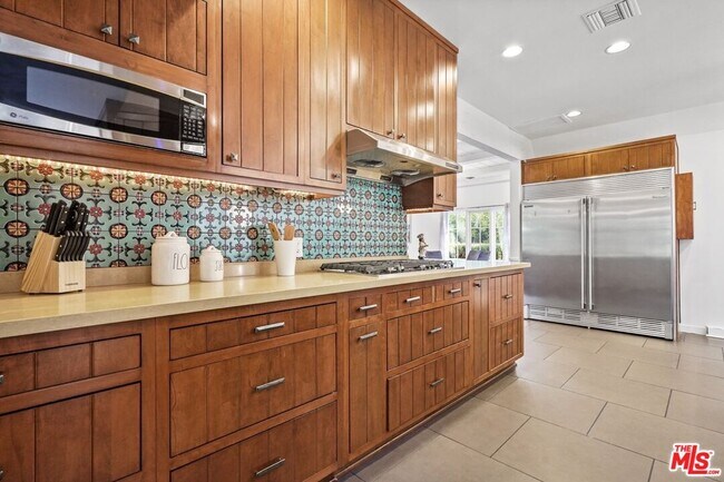 Building Photo - 23057 Sylvan St