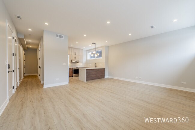 Building Photo - 2351 W Flournoy St