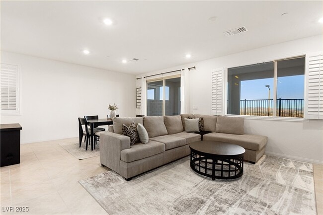 Building Photo - 1592 Pacific Baza St