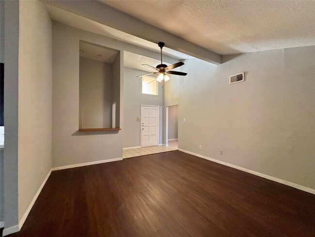 Building Photo - 15846 Blueridge Rd