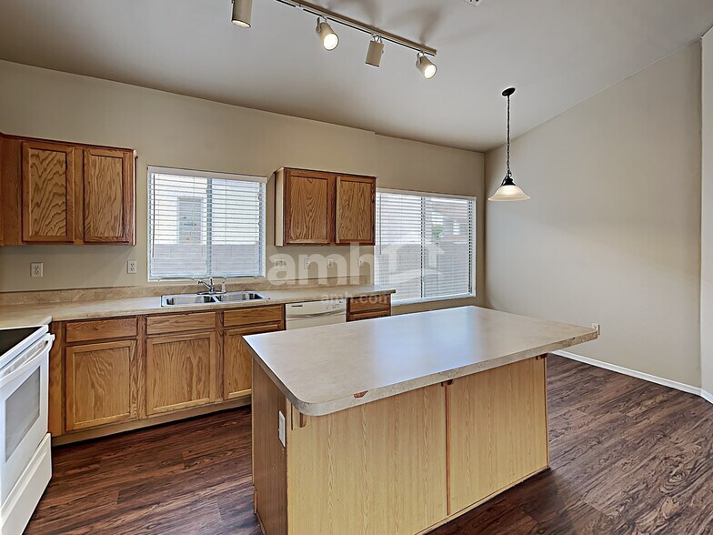 Building Photo - 307 E Camino Limon Verde