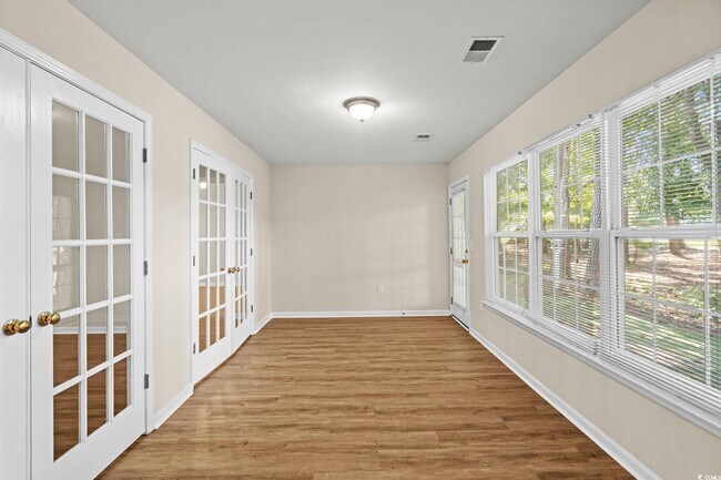 Building Photo - 280 Barclay Dr