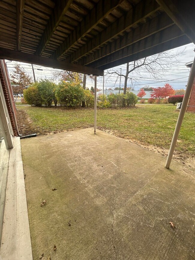 Building Photo - 256 S Corl St
