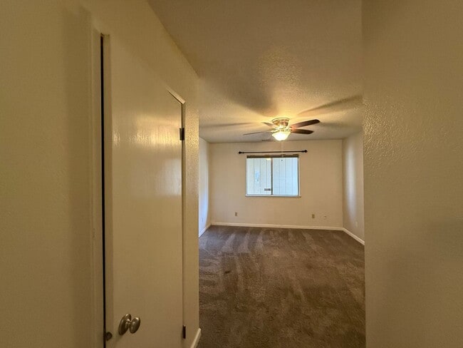 Building Photo - Temescal and Moonstar Duplex