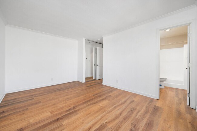 Building Photo - Available now! Updated Versailles Condo in Newport Beach