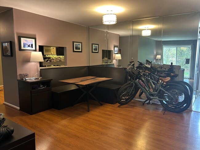 Building Photo - 13 Quince Ct