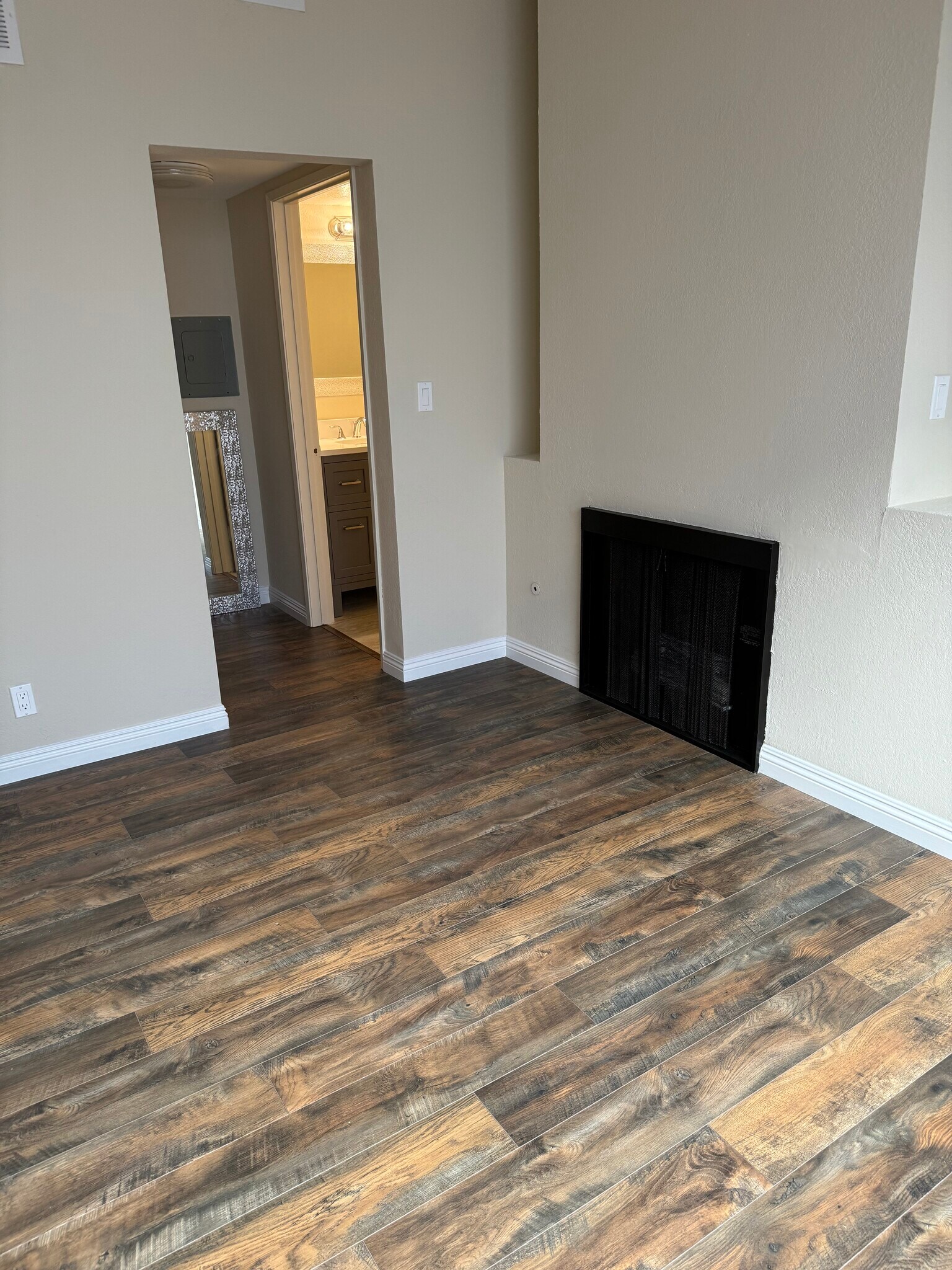 Leaving room - 10824 Palms Blvd