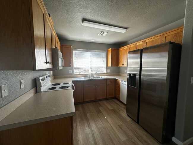 Building Photo - COOK_dup