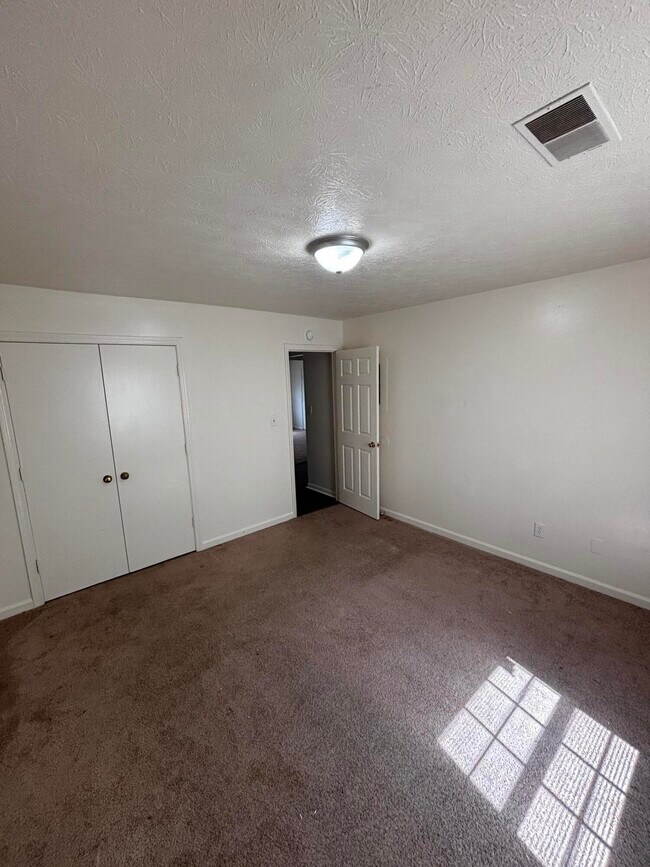 Building Photo - 441 Lenney Dr