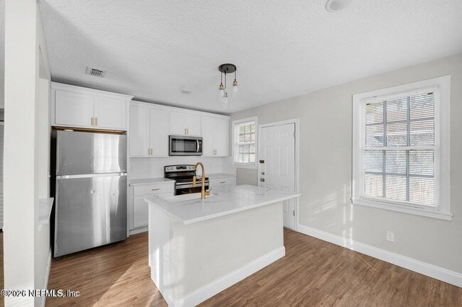 Building Photo - 2981 Ernest St