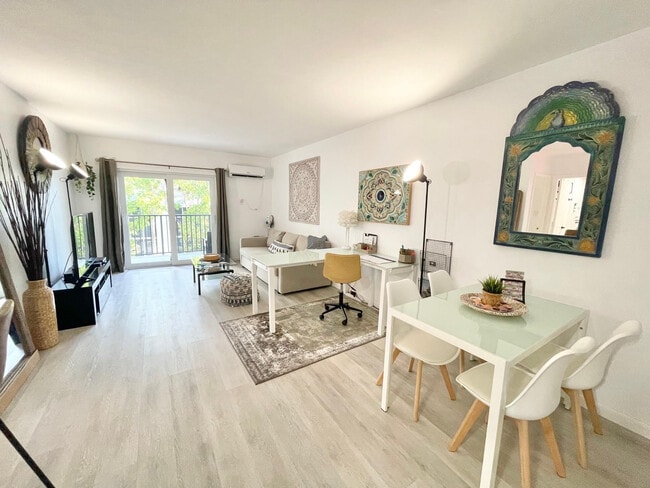 Building Photo - 3000 Riomar St