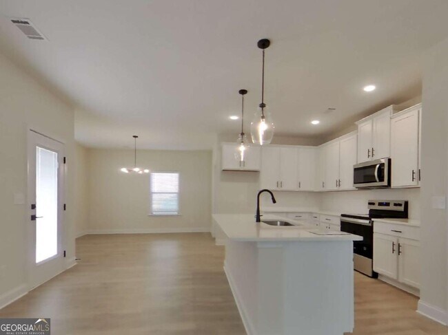 Building Photo - 615 Cantrell Dr
