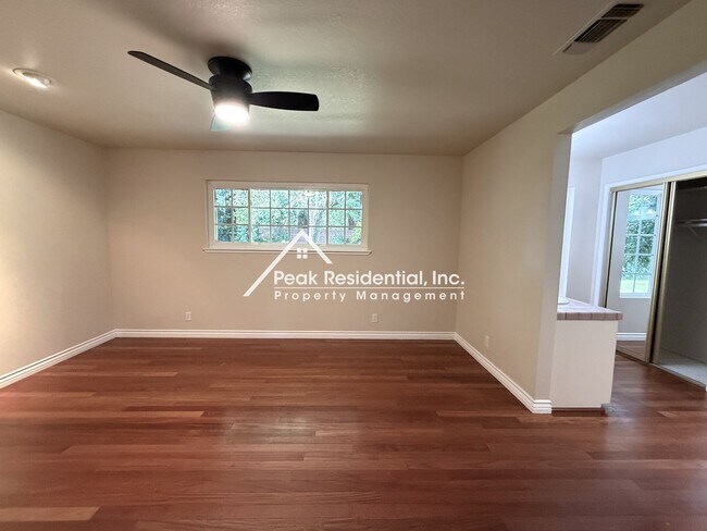 Building Photo - Spacious 3bd/2ba Carmichael Home With Sun Room