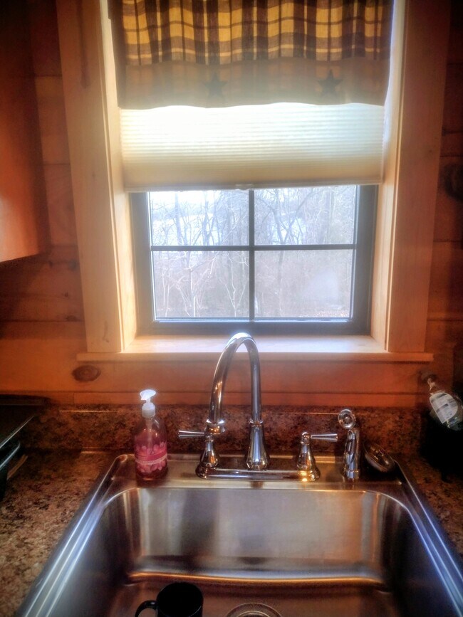 Building Photo - 554 Hovermale Ln