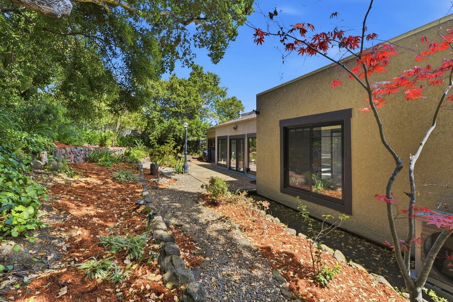 Building Photo - 158 Los Robles Dr