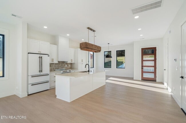 Building Photo - 7826 S Northshore Dr