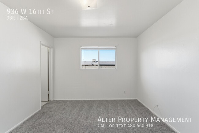 Building Photo - 936 W 16th St