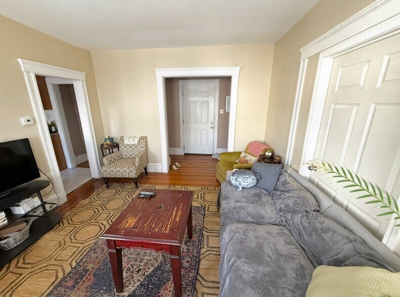 Primary Photo - 49 Conwell Ave