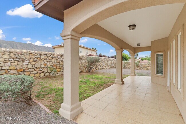 Building Photo - 6285 Wildwood Ct