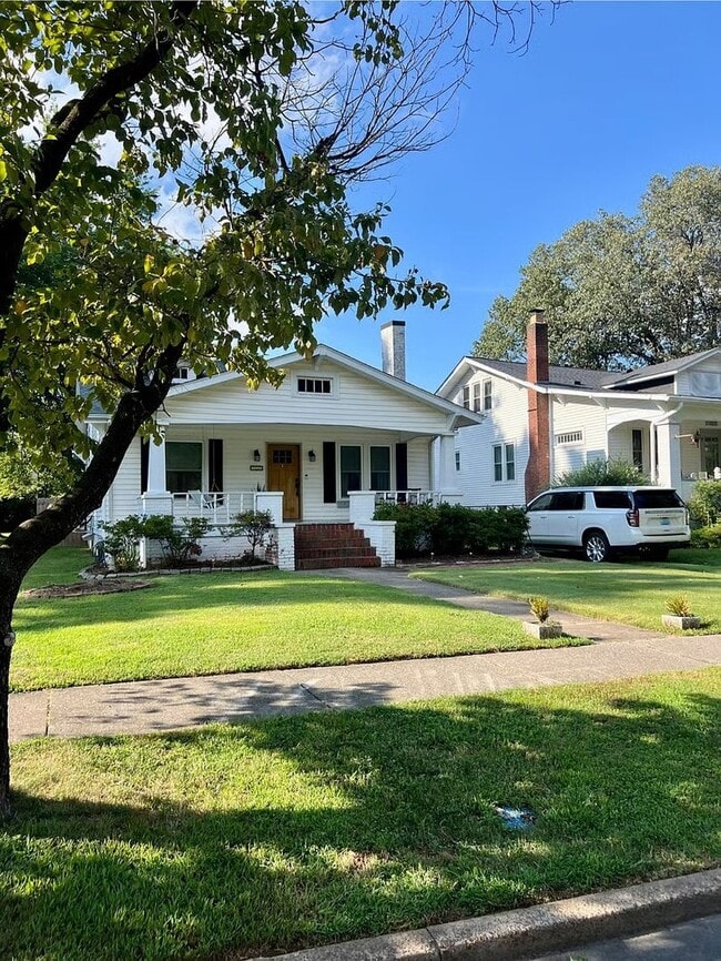 Building Photo - The West Jefferson — Furnished comfort in the heart of Mid-Town.