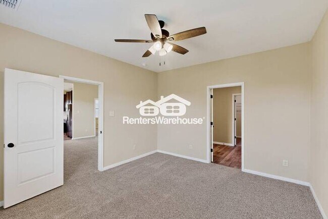 Building Photo - MOVE IN READY COMPLETELY UPDATED - 3BED/2B...