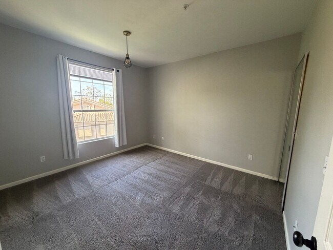 Building Photo - Beautiful 1 Bedroom Condo