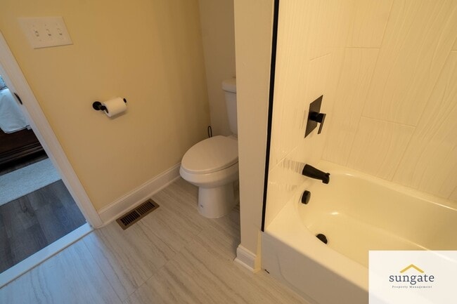 Building Photo - 1516 N Patterson Park Ave