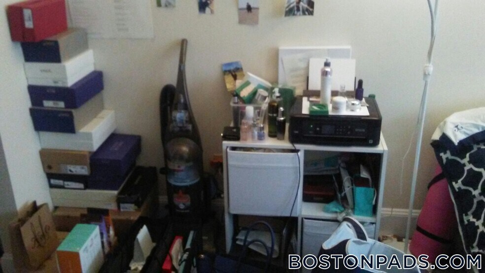 Building Photo - 833 Beacon St