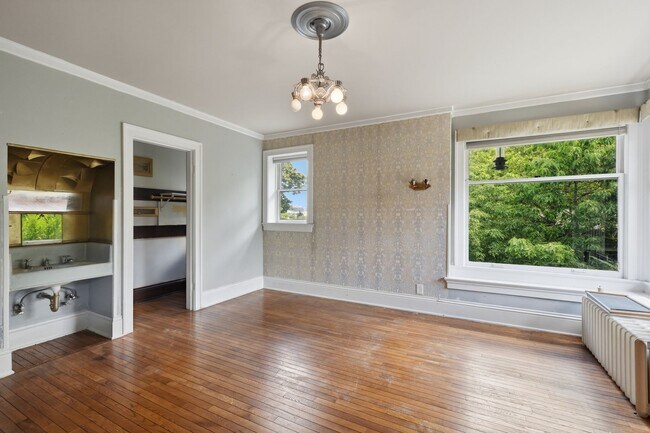 Building Photo - 5Bd/2.5Ba Everett Home