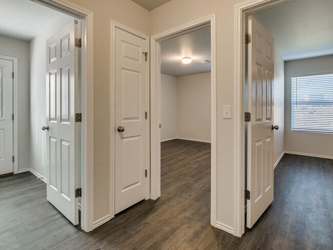 Building Photo - *NOW PRELEASING* Three Bedroom | Two Bath Duplex in Redstone Ranch with Full service Lawncare