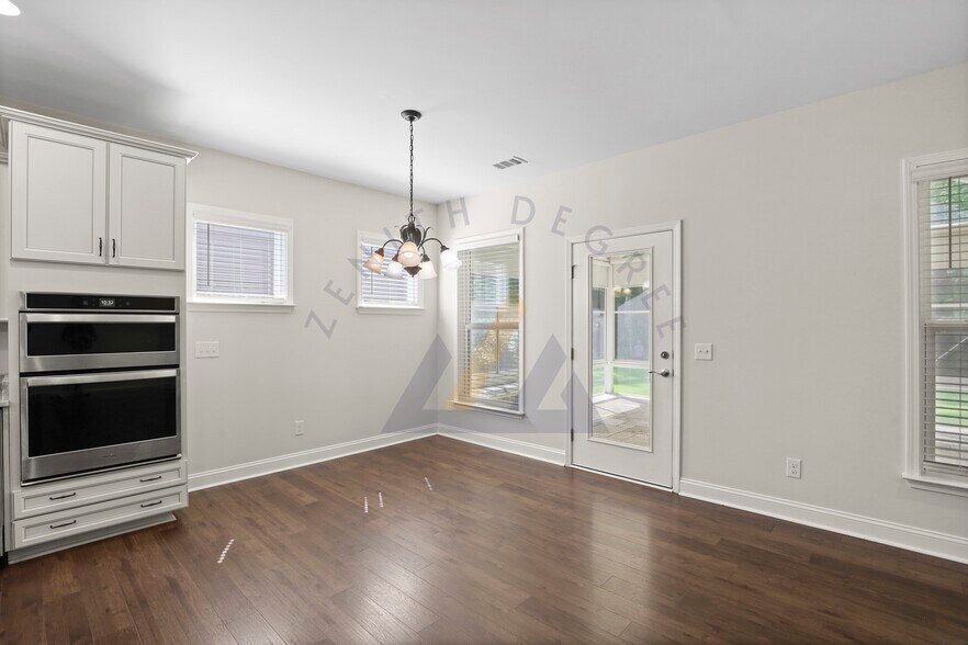 Building Photo - 1251 Northlake Blvd
