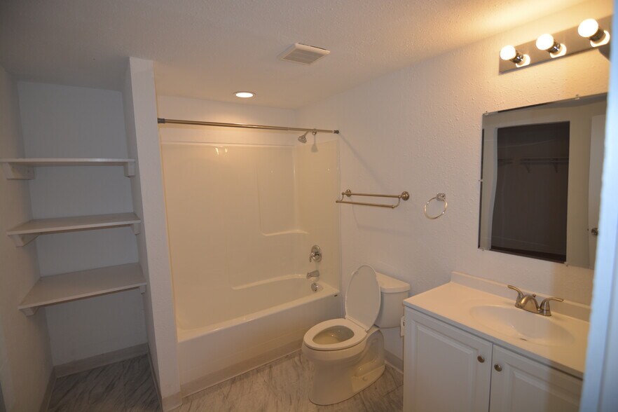 Building Photo - 316 W North 4th St