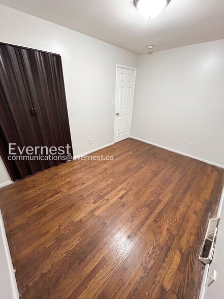 Building Photo - 1359 Cove Ln