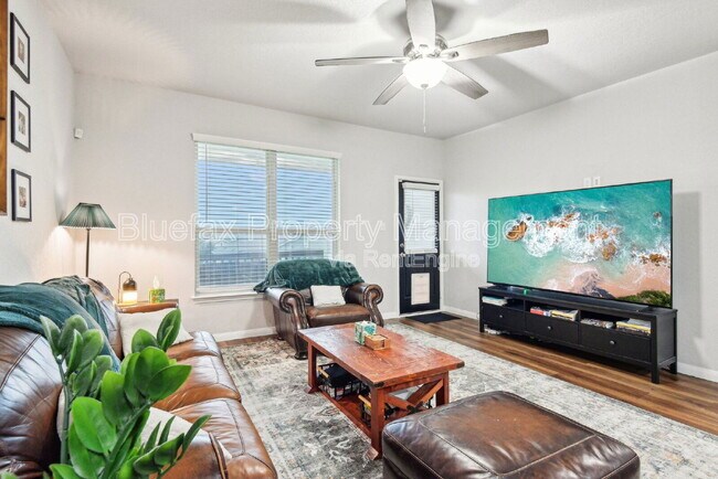 Building Photo - 10430 Barbeque Bay
