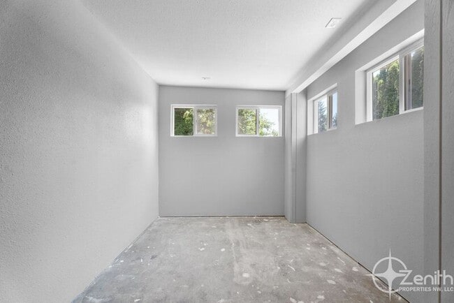 Building Photo - 4207 NE 59th Ave