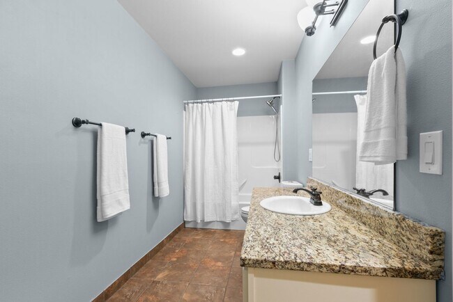 Building Photo - 3 Bed, 3 Bath Custom Built Home in Sudden Valley