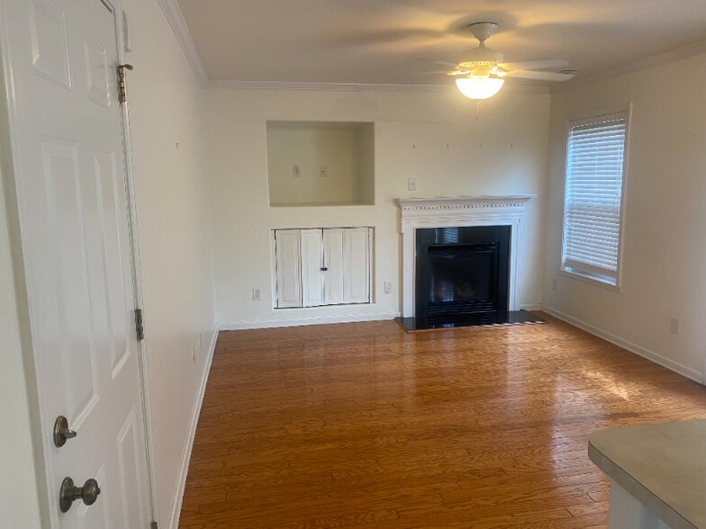 Building Photo - 1305 Fairmont St