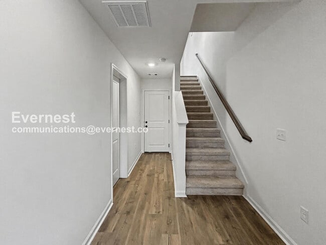 Building Photo - 456 Blair Rd