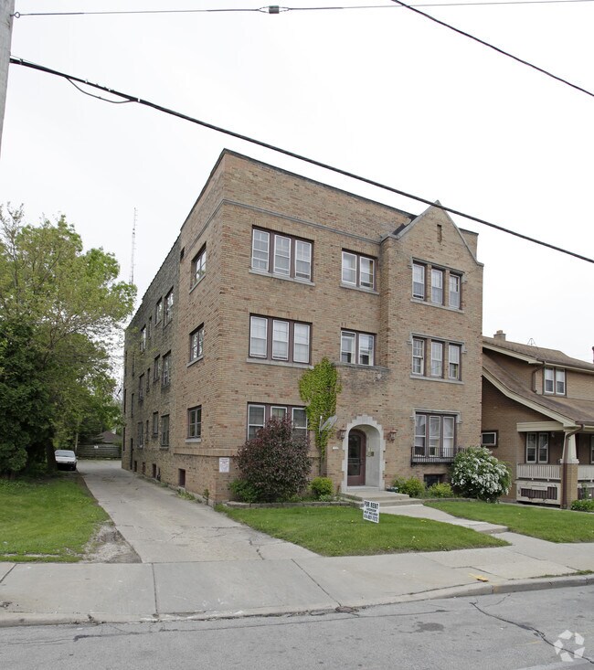 Building Photo - 5323 W Vliet St