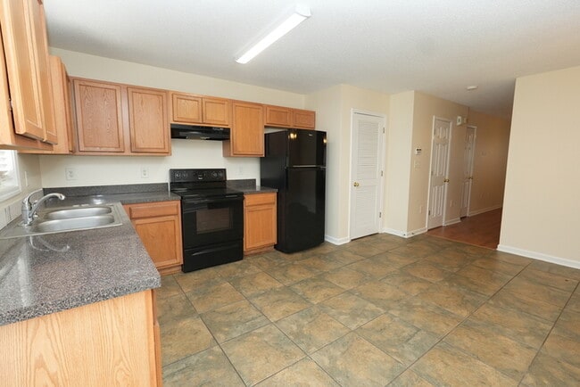 Building Photo - Charming 2-bedroom, 2.5-bath home