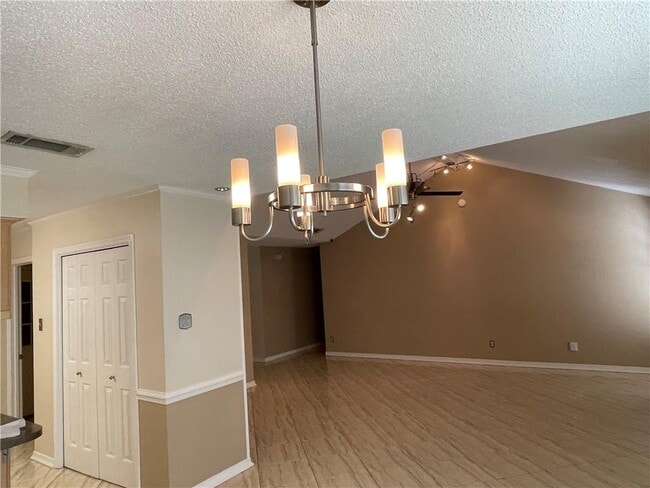 Building Photo - 7401 Lakeview Dr
