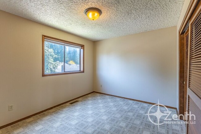 Building Photo - 9313 NE 81st Ave