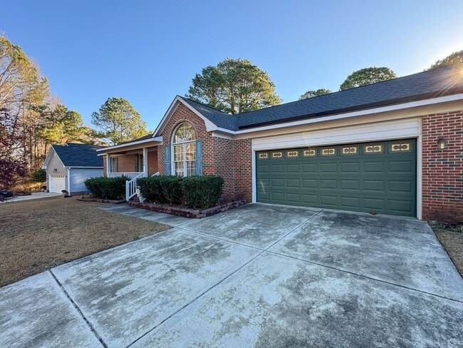 Building Photo - Charming 3 Bed 2 Bath Home in Jack Britt