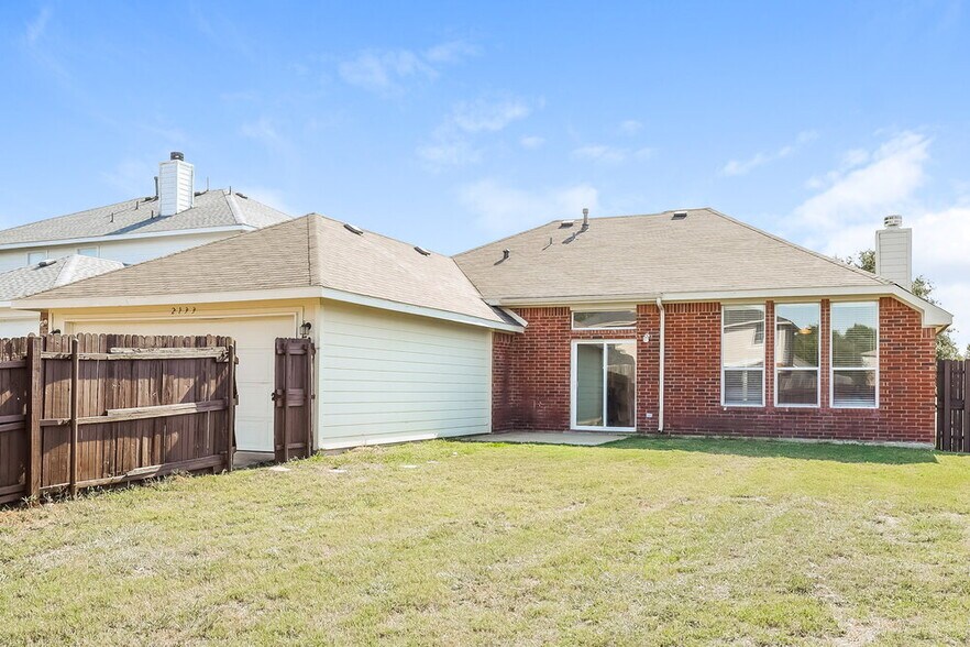 Building Photo - 2133 Acorn Grove