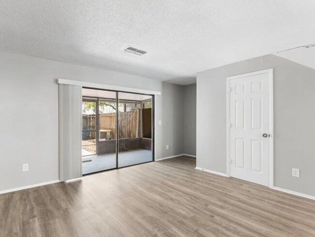 Building Photo - 2820 S Pines Dr