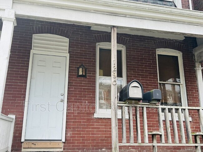 Building Photo - 1290 W King St