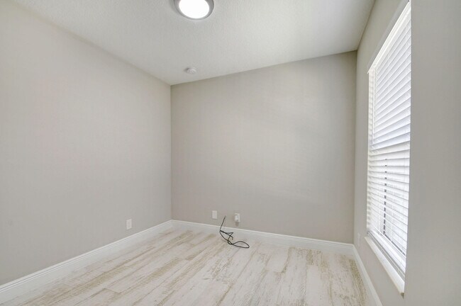 Building Photo - 1425 N Federal Hwy